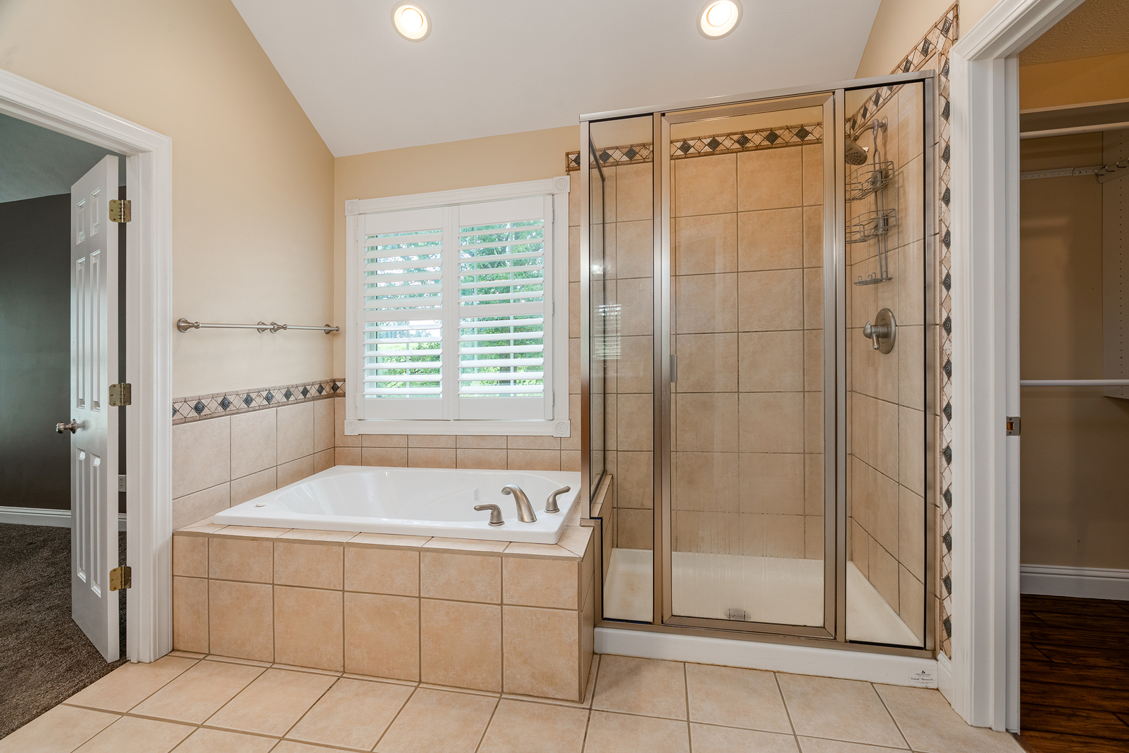 2201 Kingspointe Drive Property Photo 29