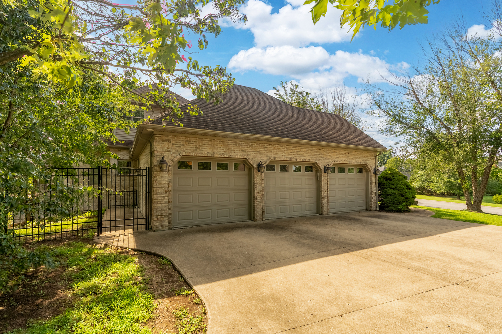 2201 Kingspointe Drive Property Photo 48