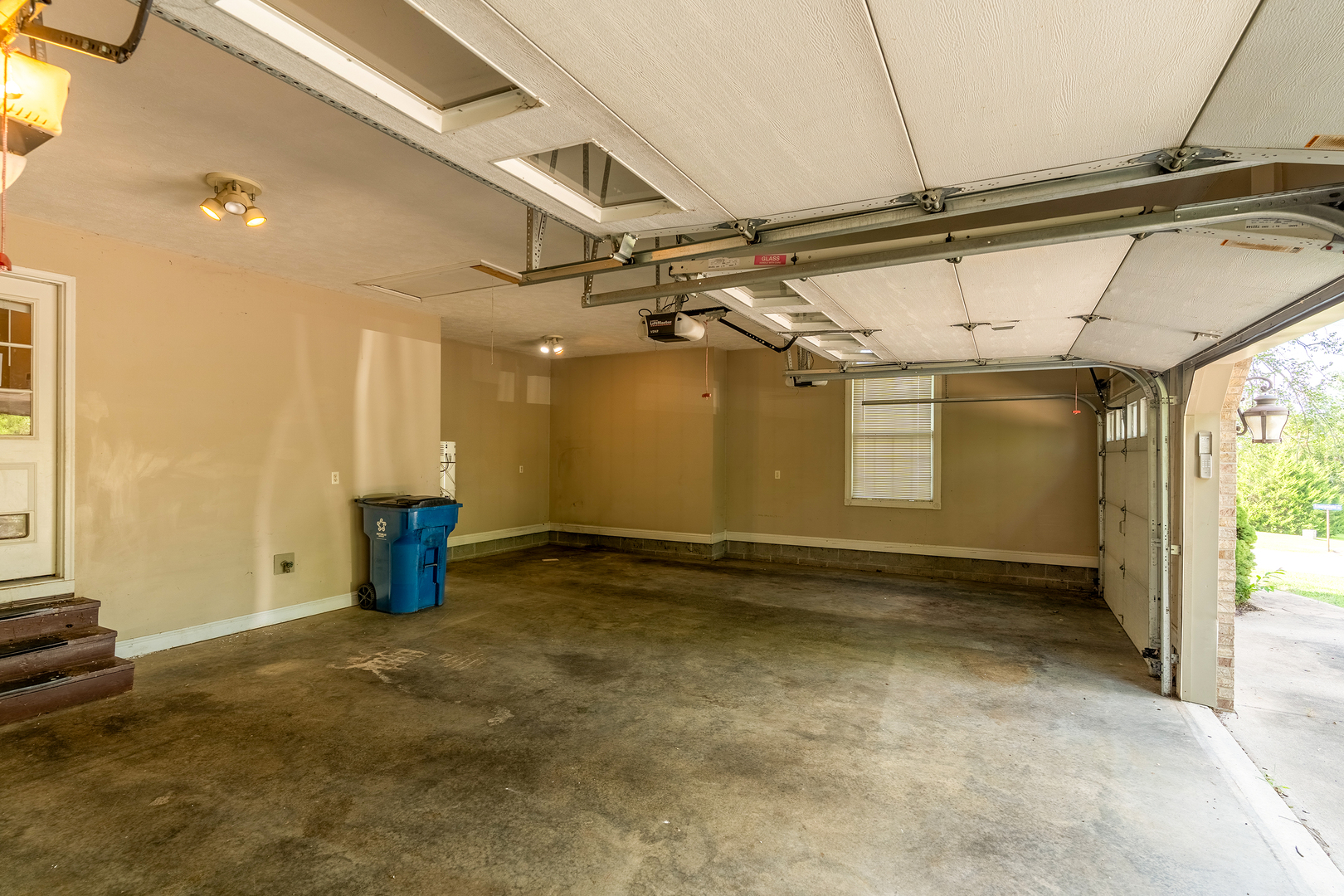 2201 Kingspointe Drive Property Photo 49