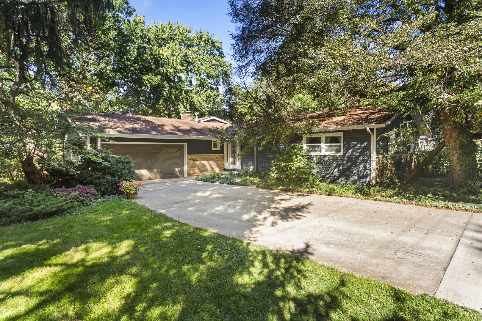 503 S North Shore Drive Property Photo 2