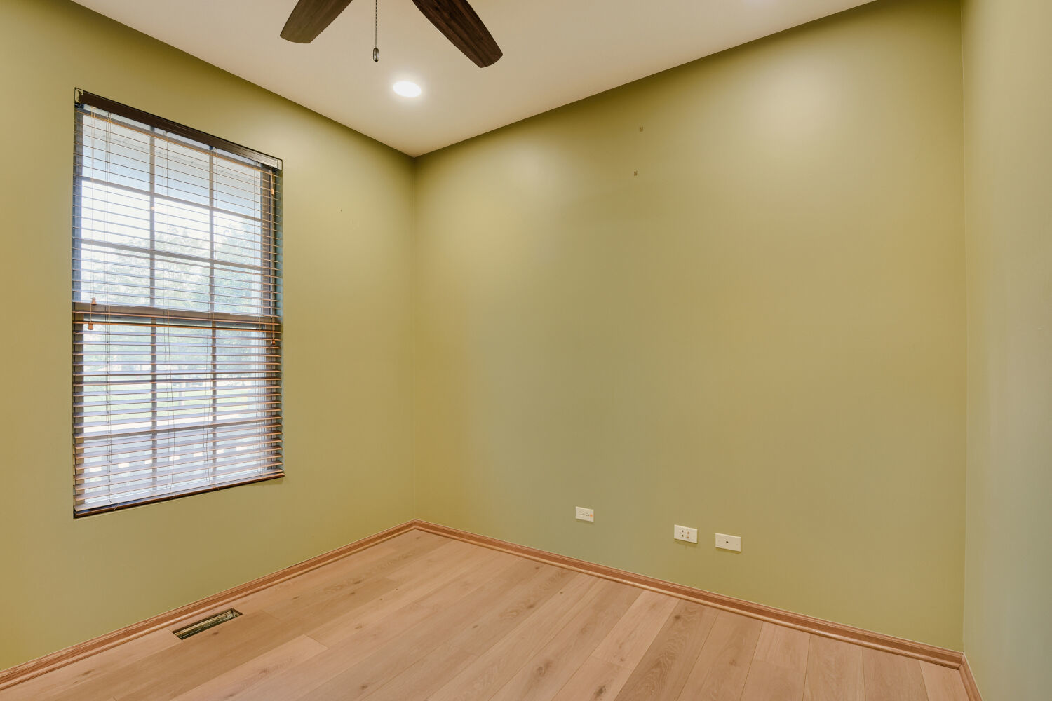 7300 Yorkshire Street Property Photo 5
