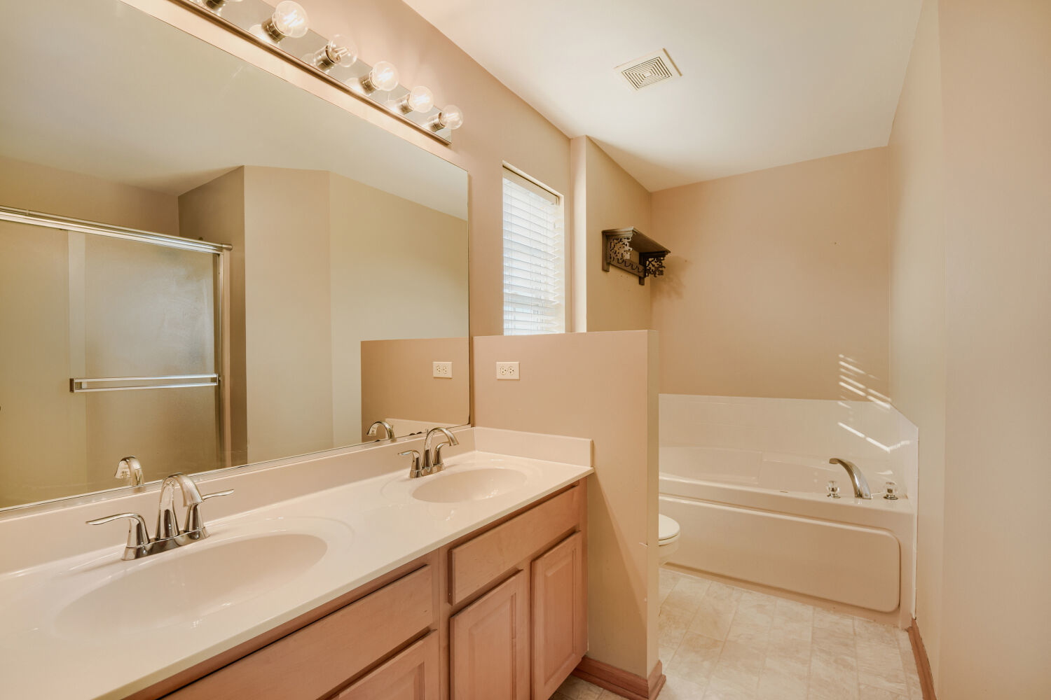 7300 Yorkshire Street Property Photo 23