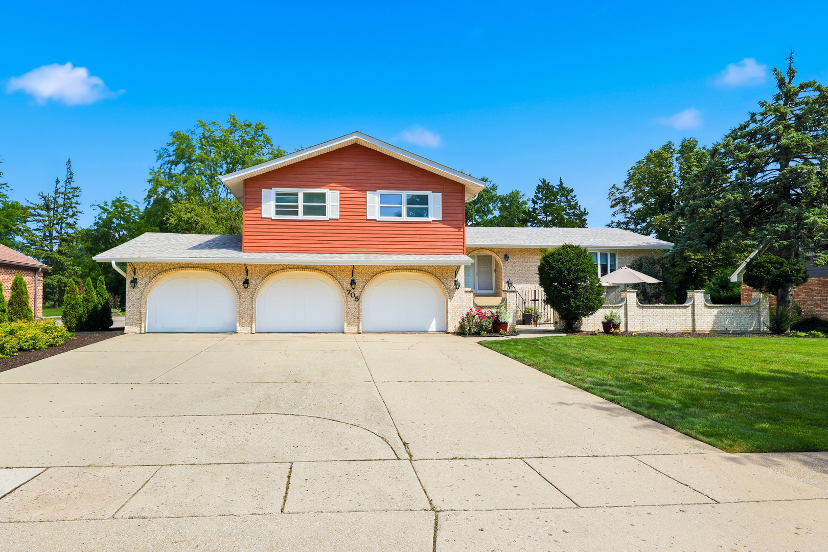 705 Ruskin Drive Property Photo 1