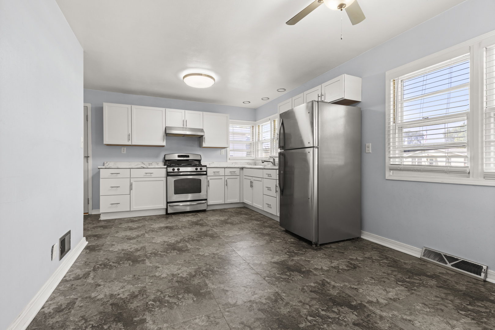 307 Superior Avenue Property Photo 5
