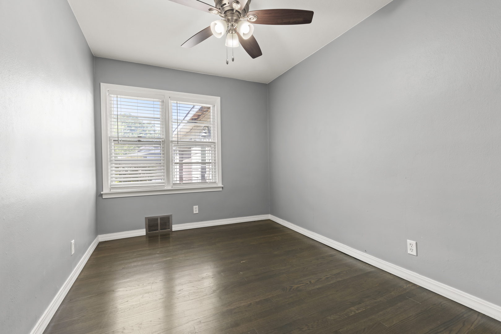 307 Superior Avenue Property Photo 7