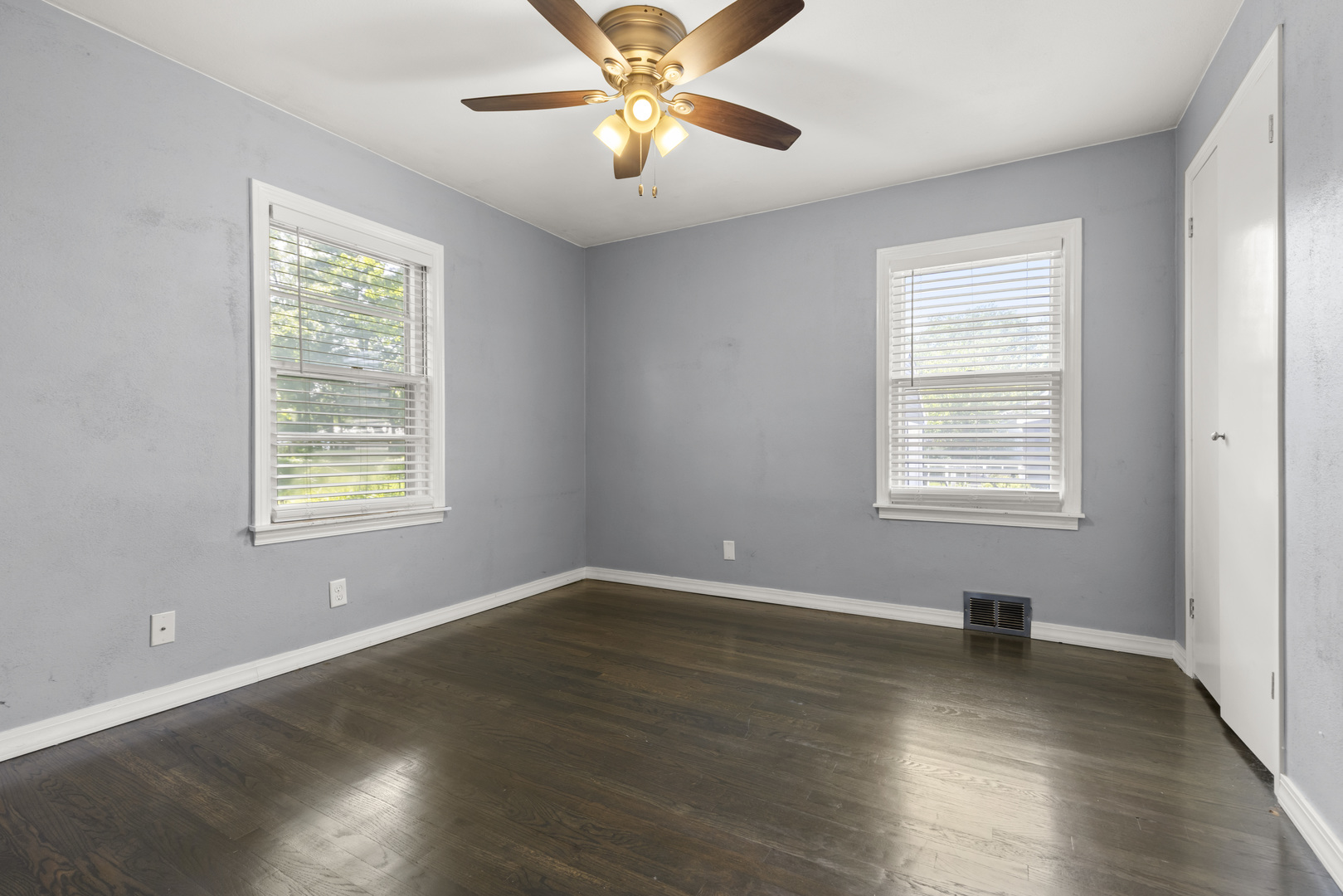307 Superior Avenue Property Photo 8