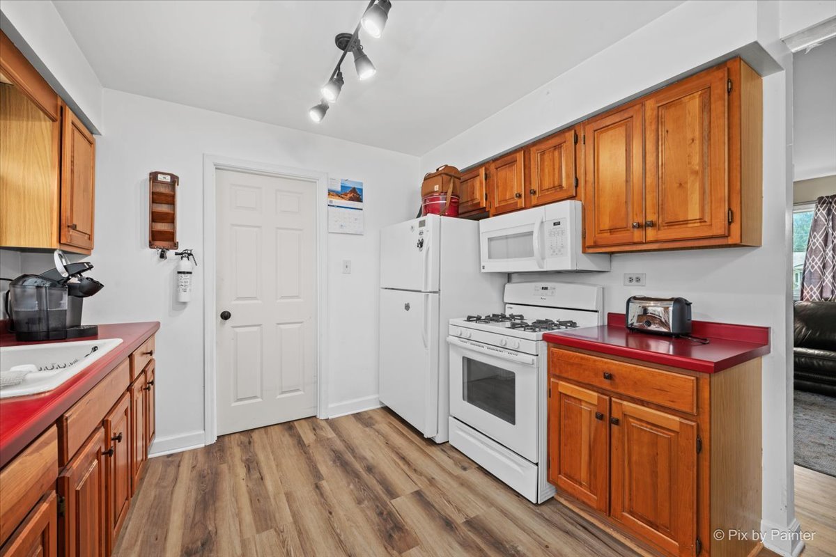 5506 Burwood Road Property Photo 9