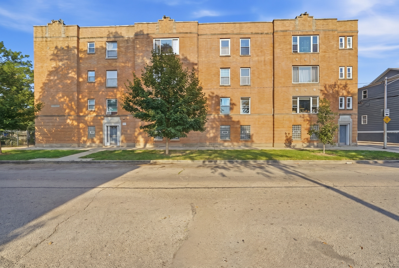 2121 N Saint Louis Avenue 3s Property Photo 1