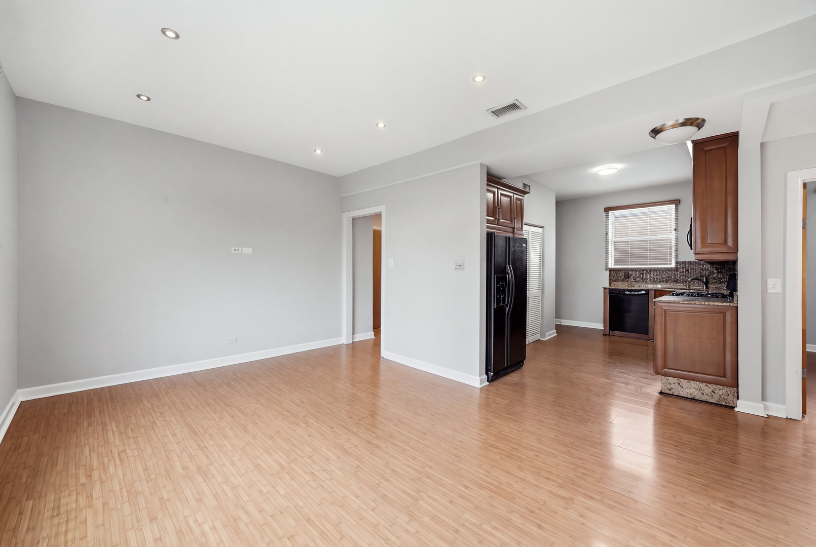 2121 N Saint Louis Avenue 3s Property Photo 5