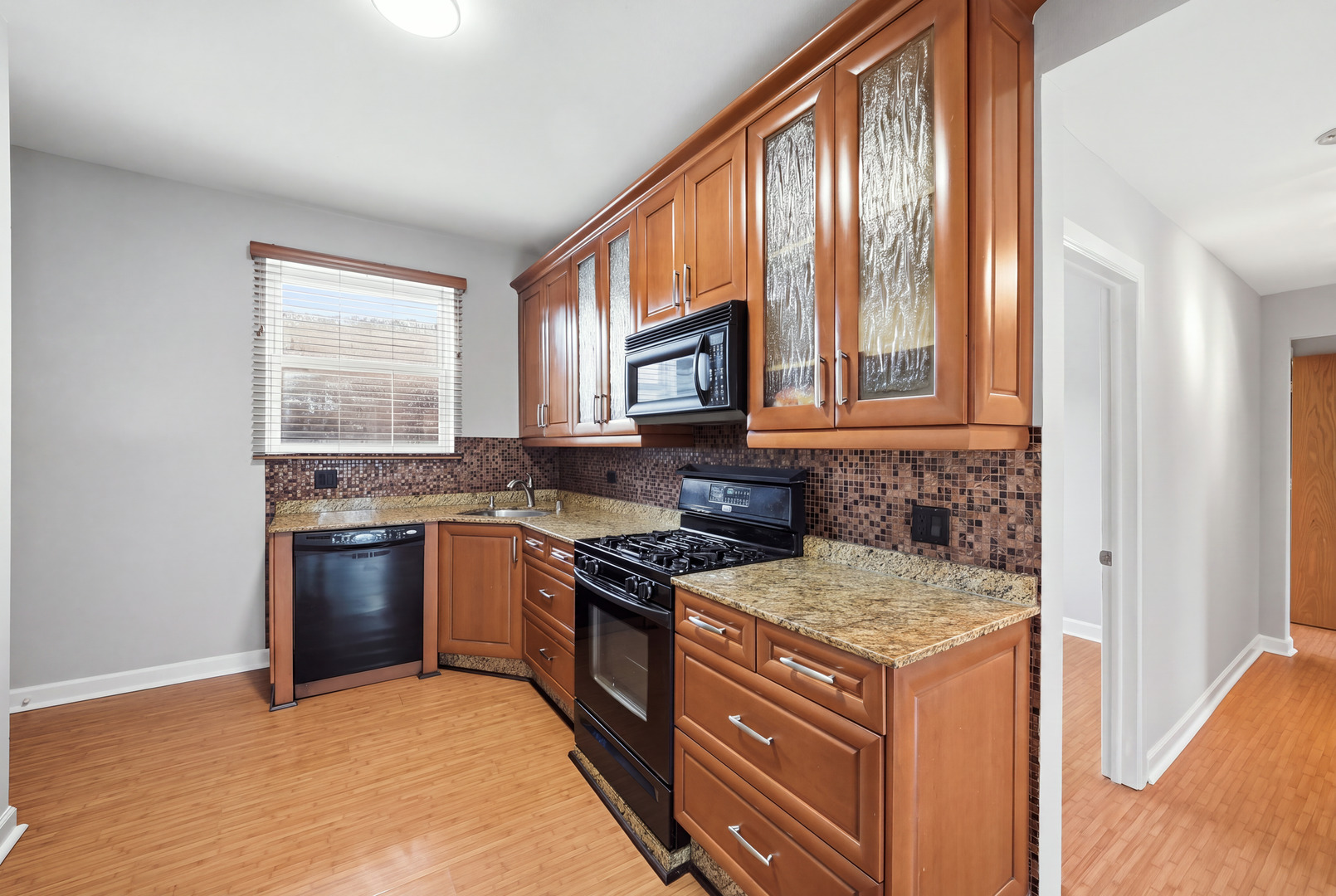 2121 N Saint Louis Avenue 3s Property Photo 6