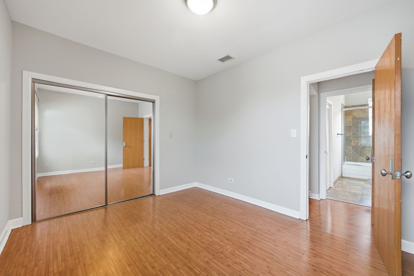 2121 N Saint Louis Avenue 3s Property Photo 12
