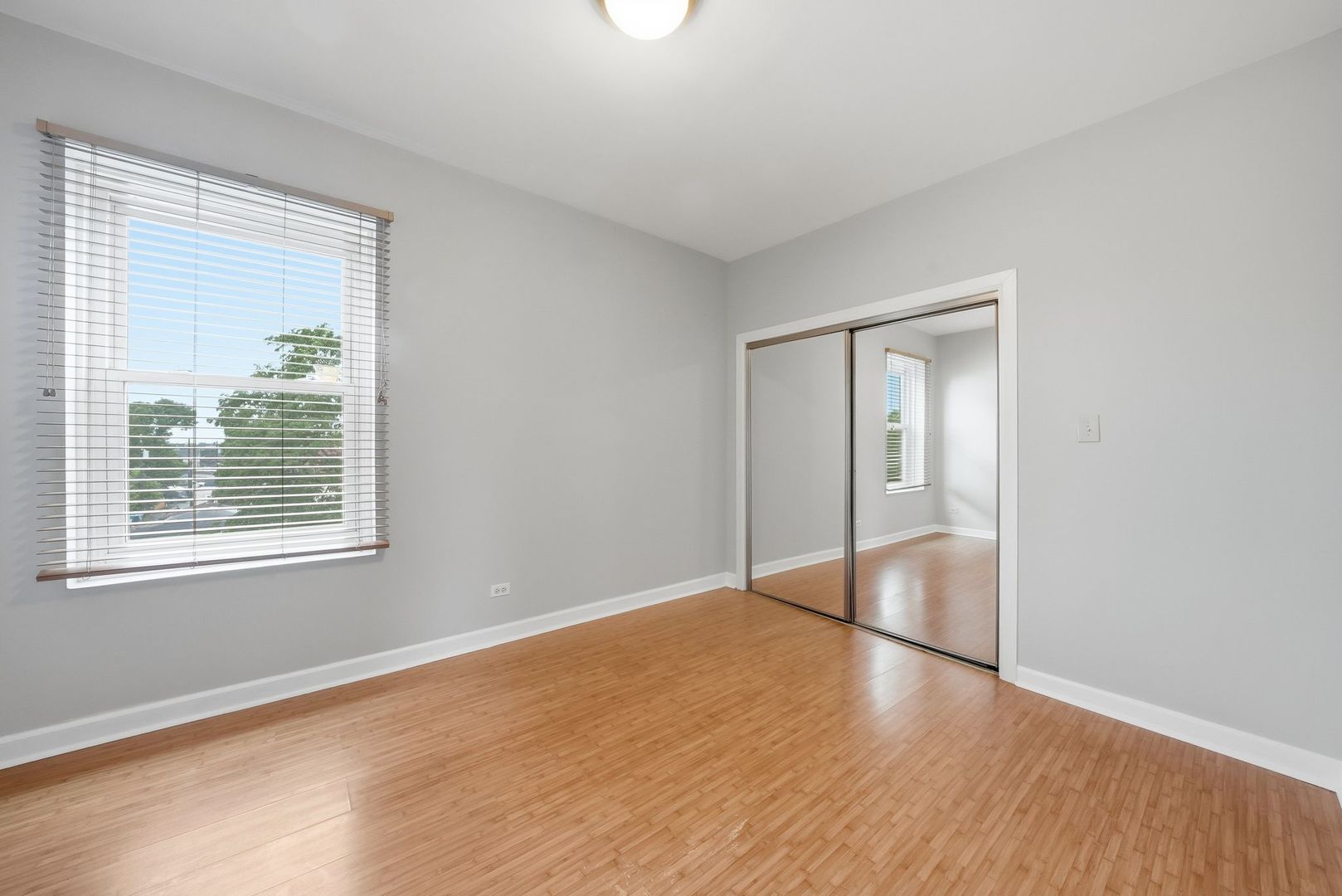 2121 N Saint Louis Avenue 3s Property Photo 14