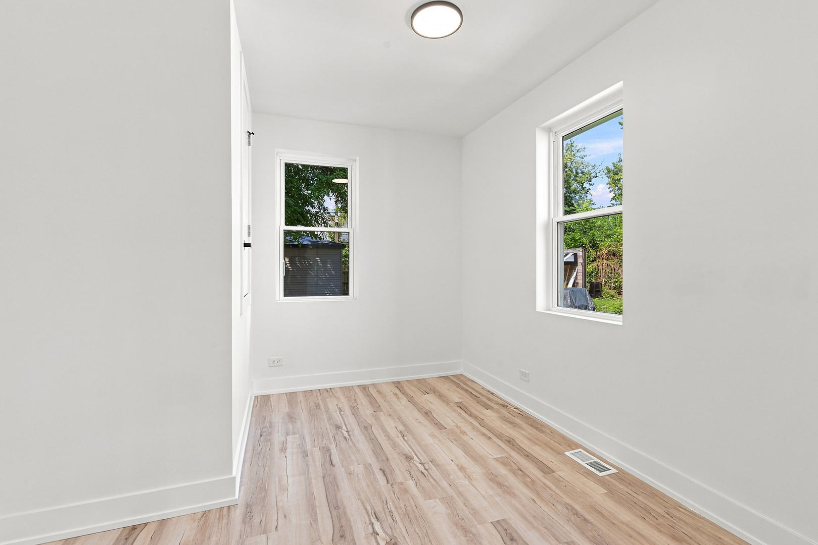 638 N Lotus Avenue Property Photo 13
