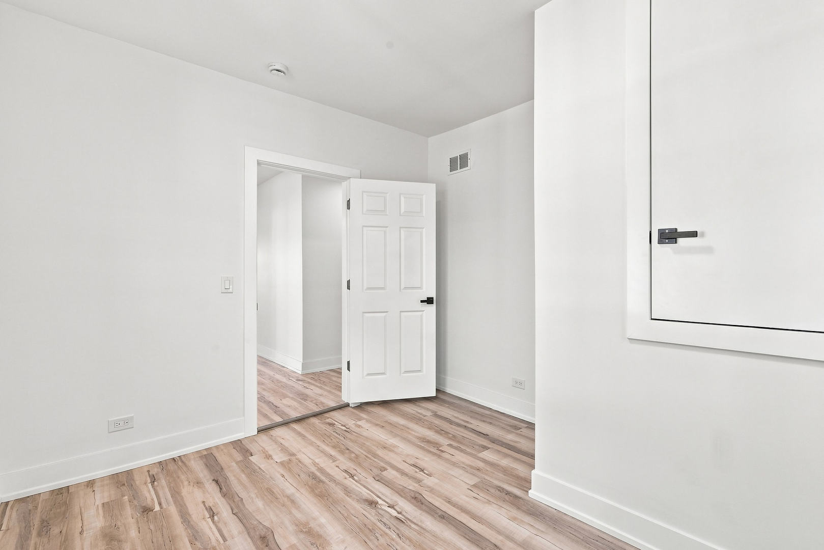638 N Lotus Avenue Property Photo 14