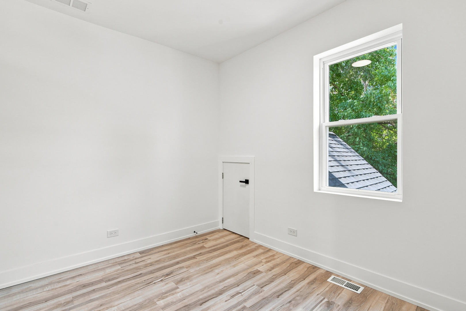 638 N Lotus Avenue Property Photo 23