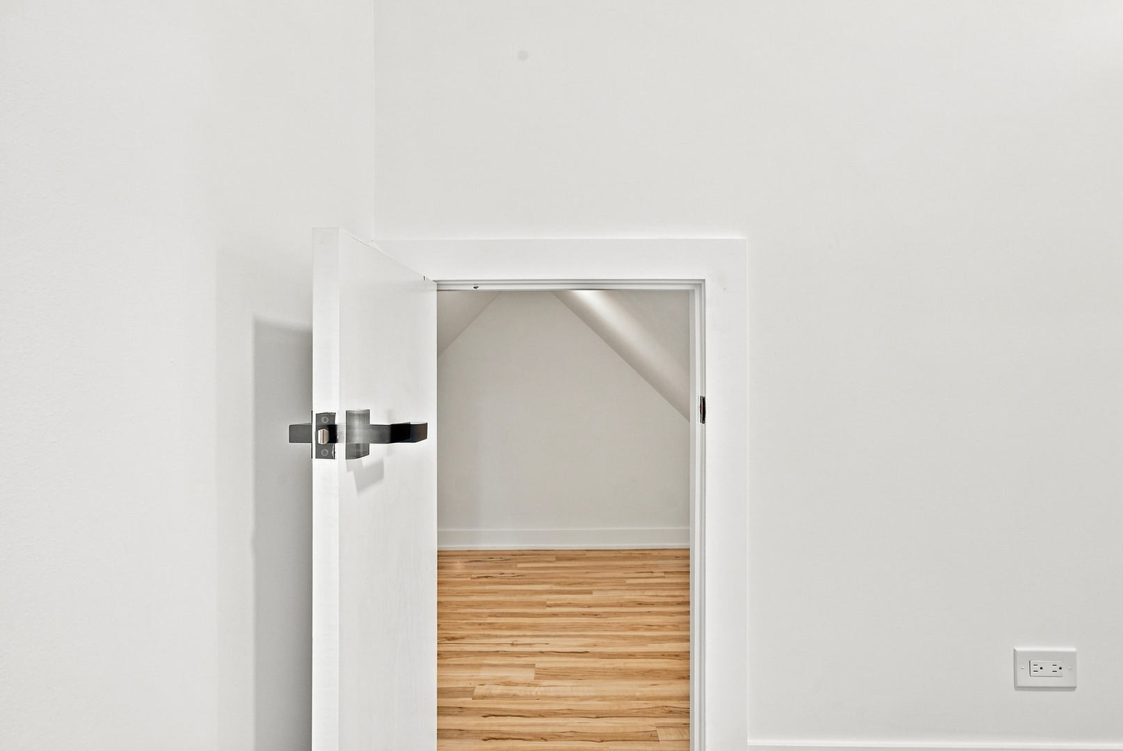 638 N Lotus Avenue Property Photo 24
