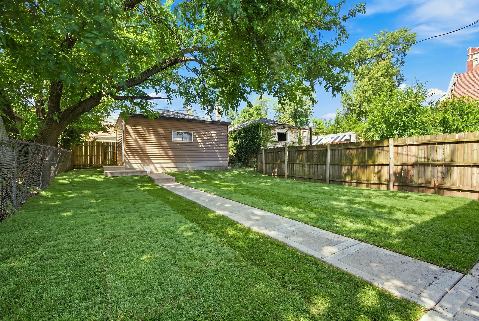 638 N Lotus Avenue Property Photo 28