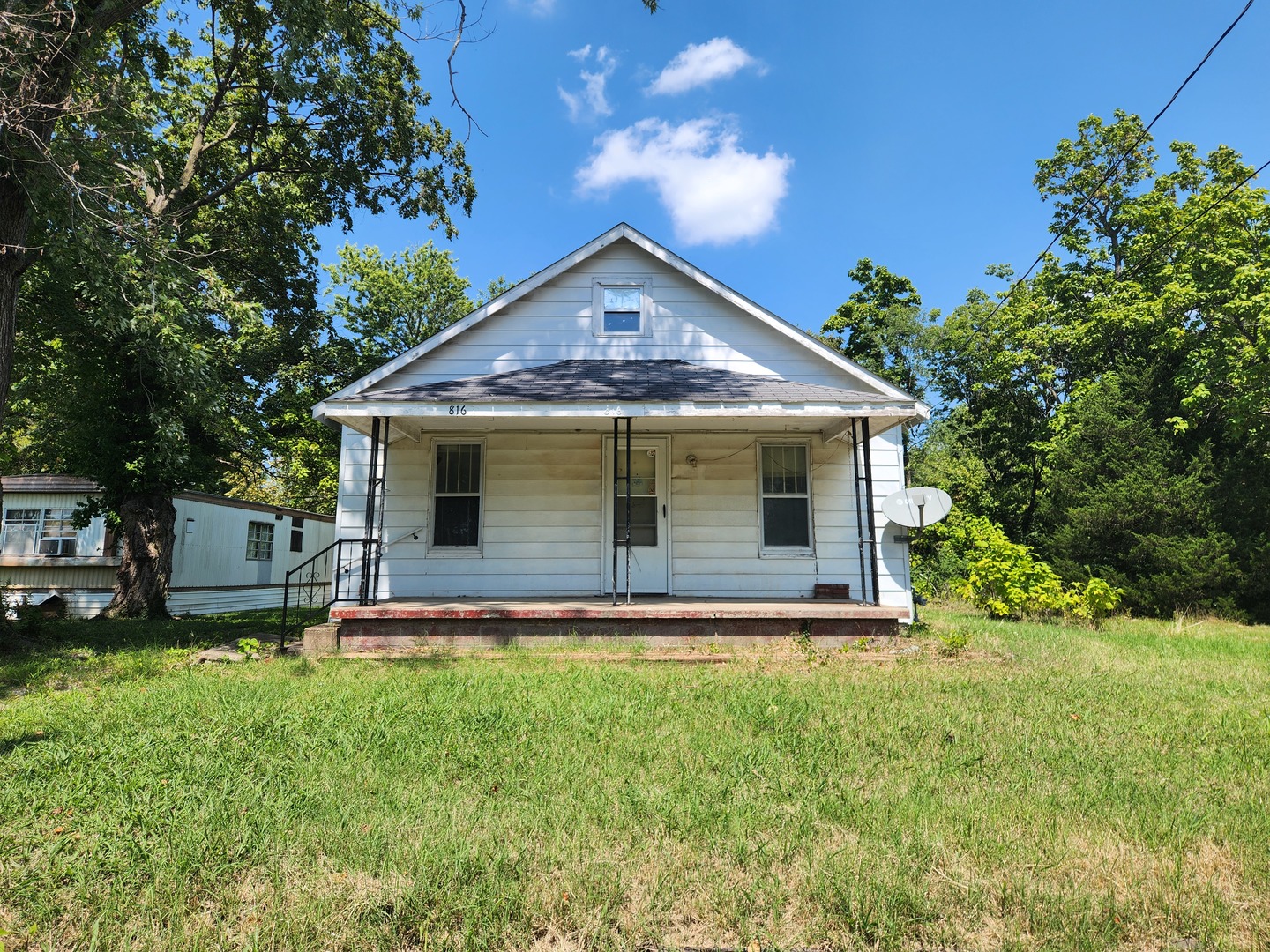 816 Warren Avenue Property Photo 1