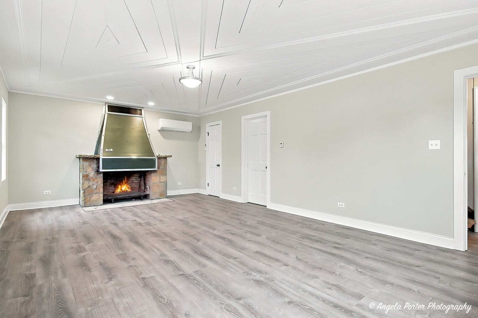 4604 Lakeshore Drive Property Photo 3