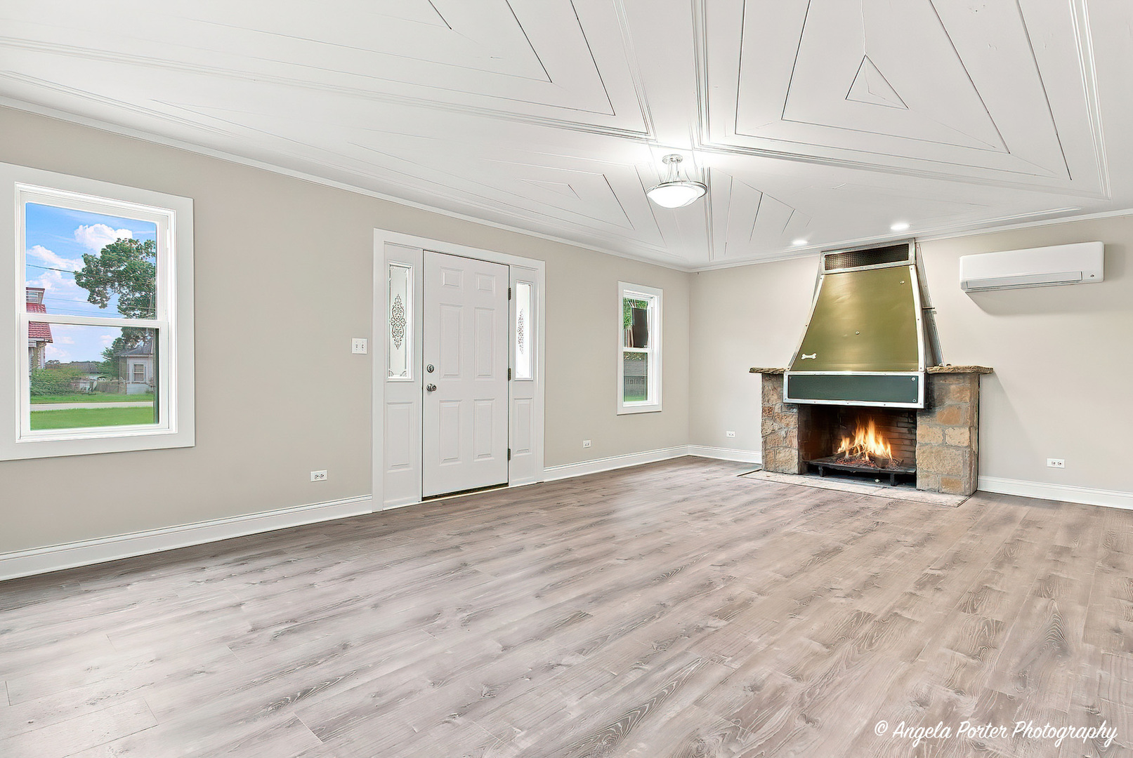 4604 Lakeshore Drive Property Photo 4