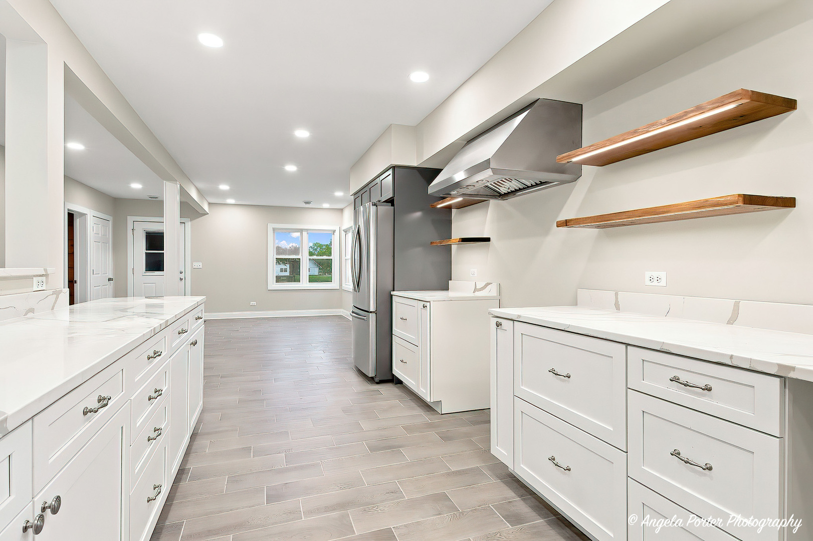 4604 Lakeshore Drive Property Photo 9