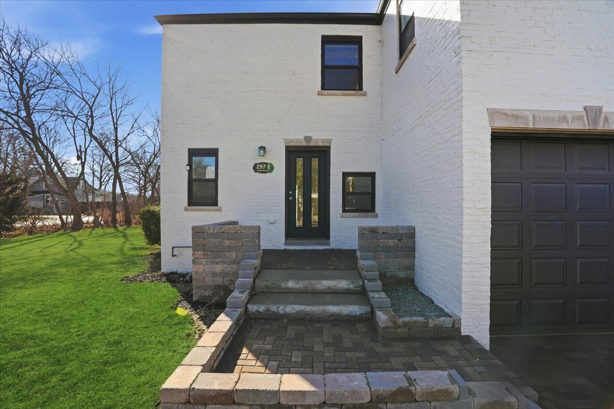 297 E Lakeview Avenue Property Photo 3