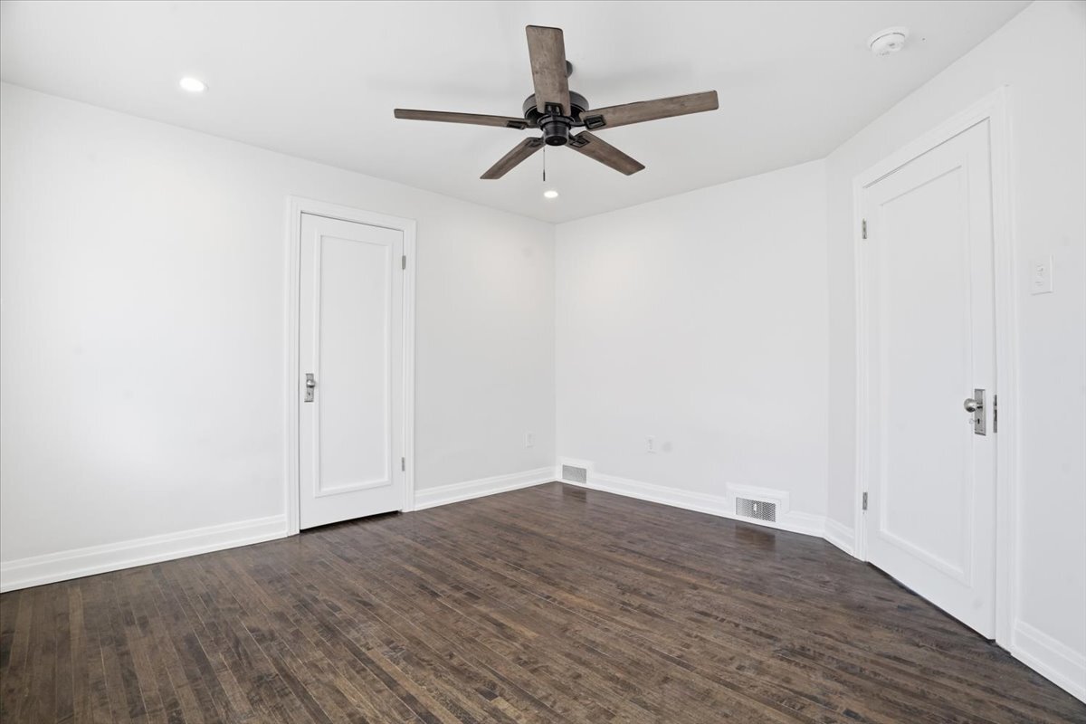297 E Lakeview Avenue Property Photo 32