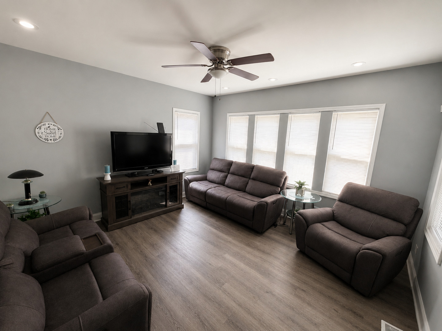 8627 S Colfax Avenue Property Photo 3