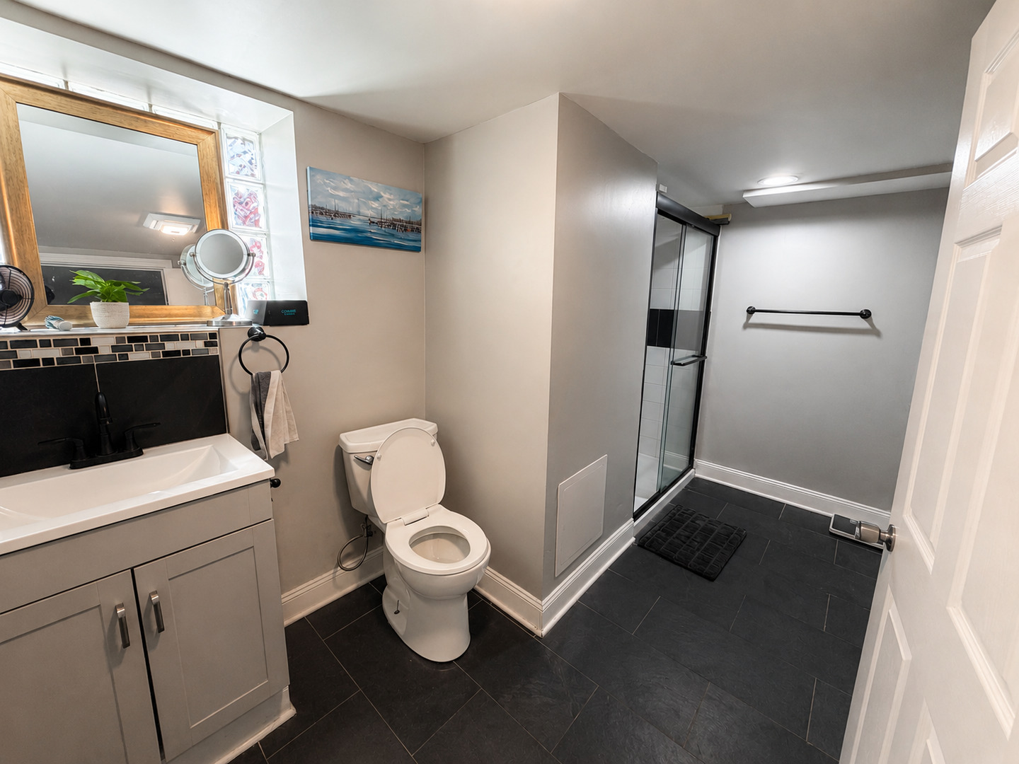8627 S Colfax Avenue Property Photo 10