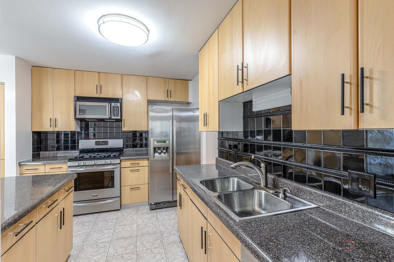 1013 Sussex Drive Property Photo 7