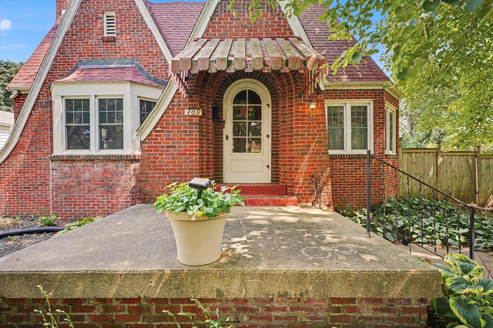 109 N Pine Street Property Photo 4