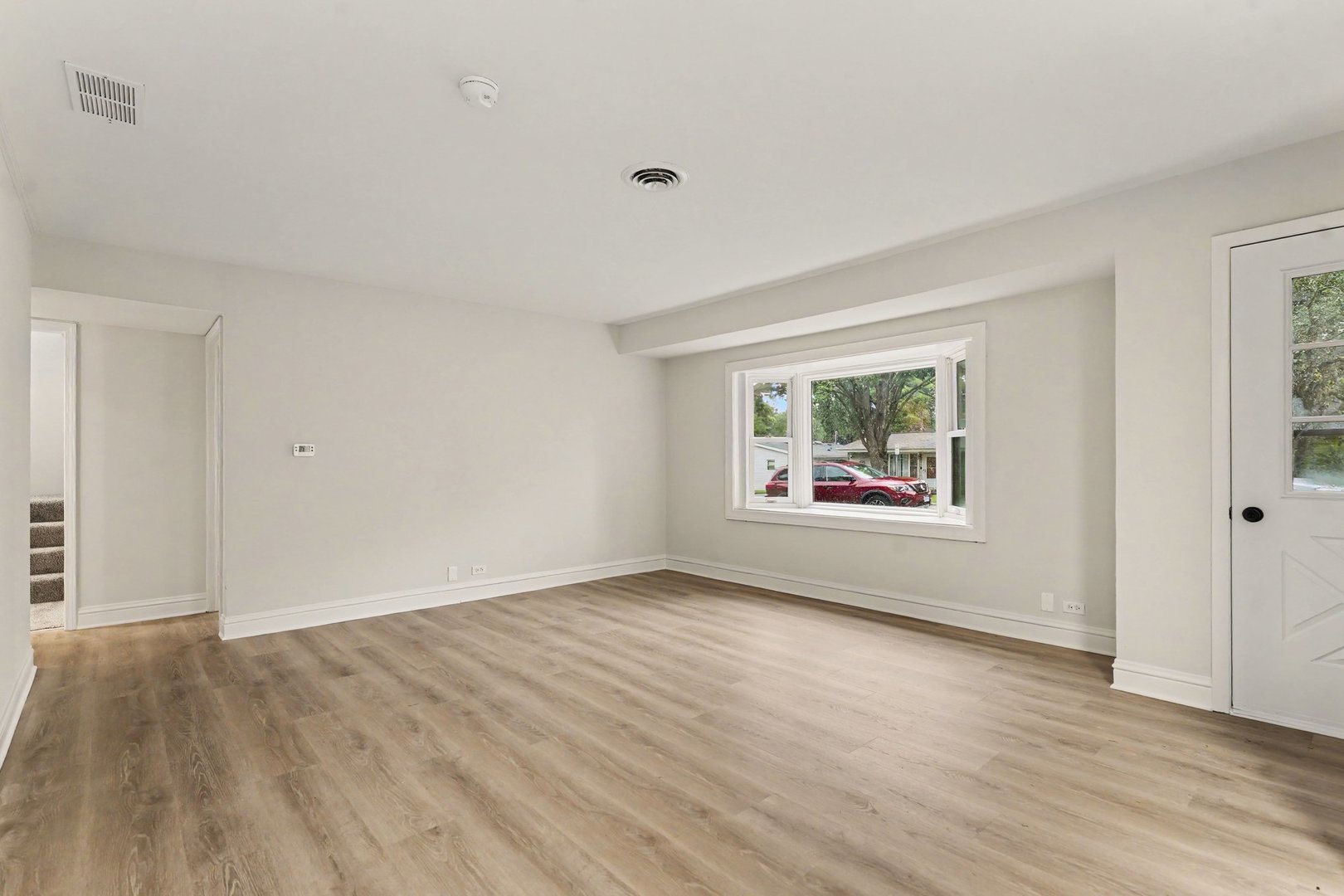 158 N Prairie Avenue Property Photo 3