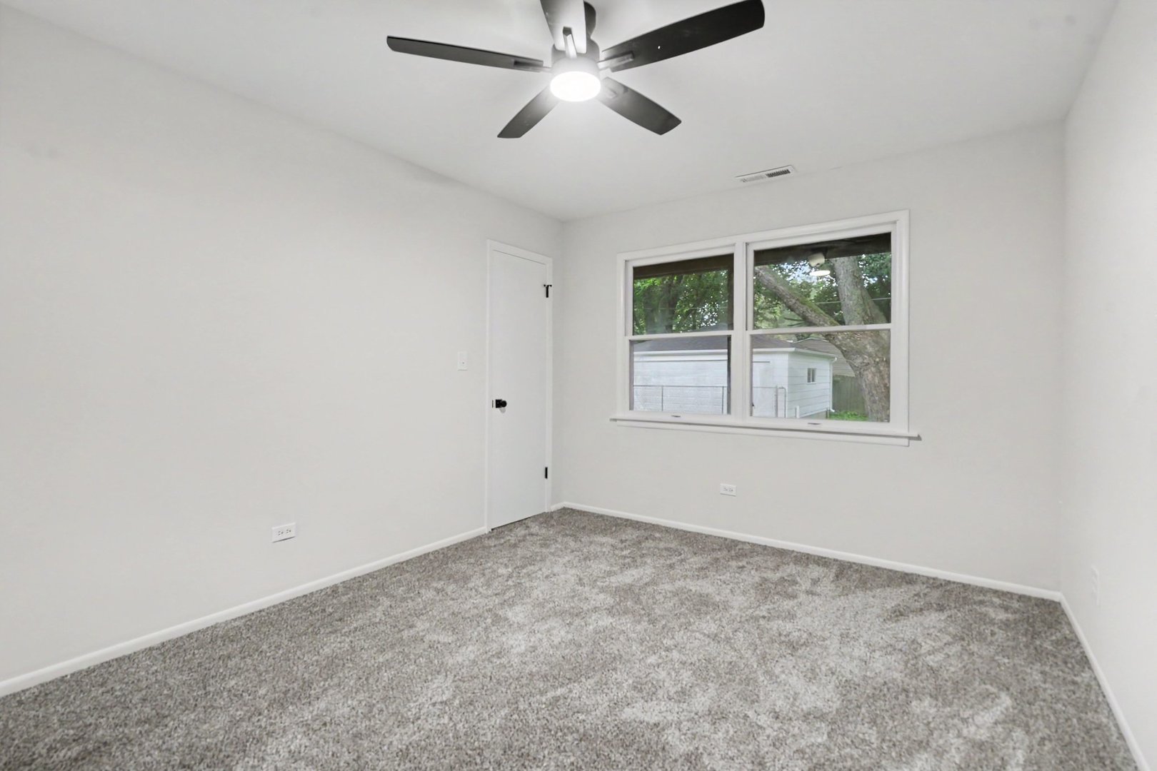 158 N Prairie Avenue Property Photo 10