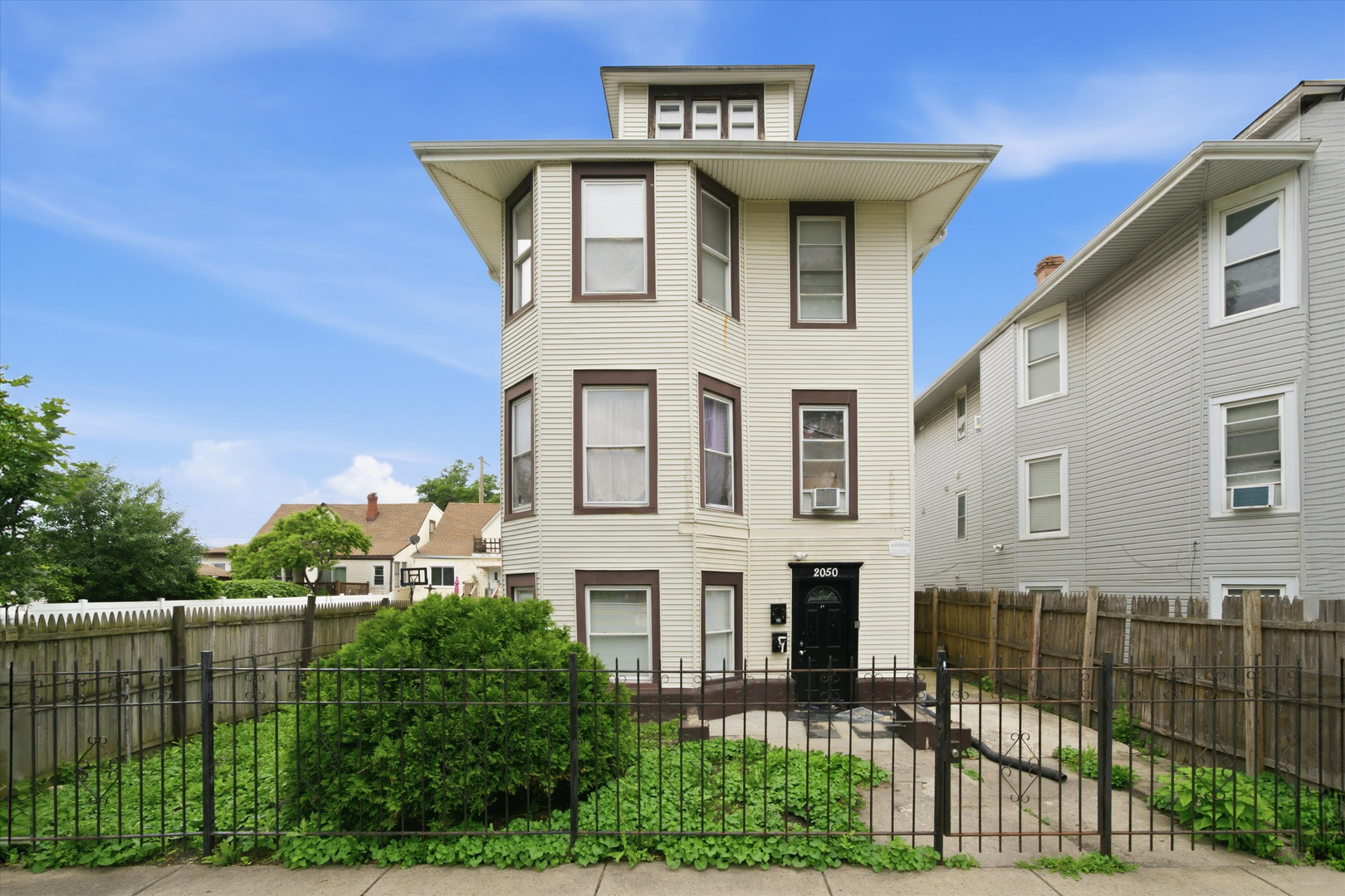 2050 N Kenneth Avenue Property Photo 1