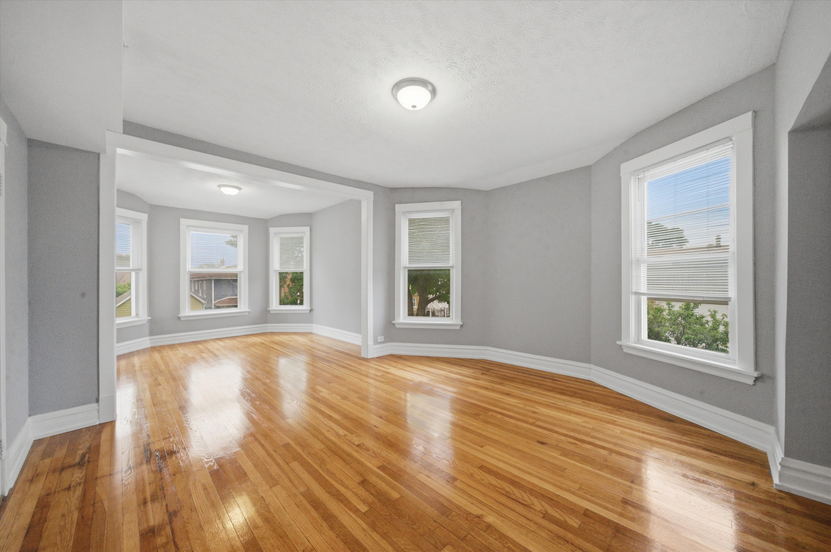 2050 N Kenneth Avenue Property Photo 3