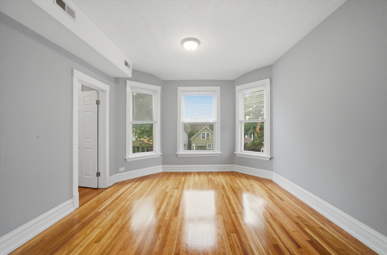 2050 N Kenneth Avenue Property Photo 4