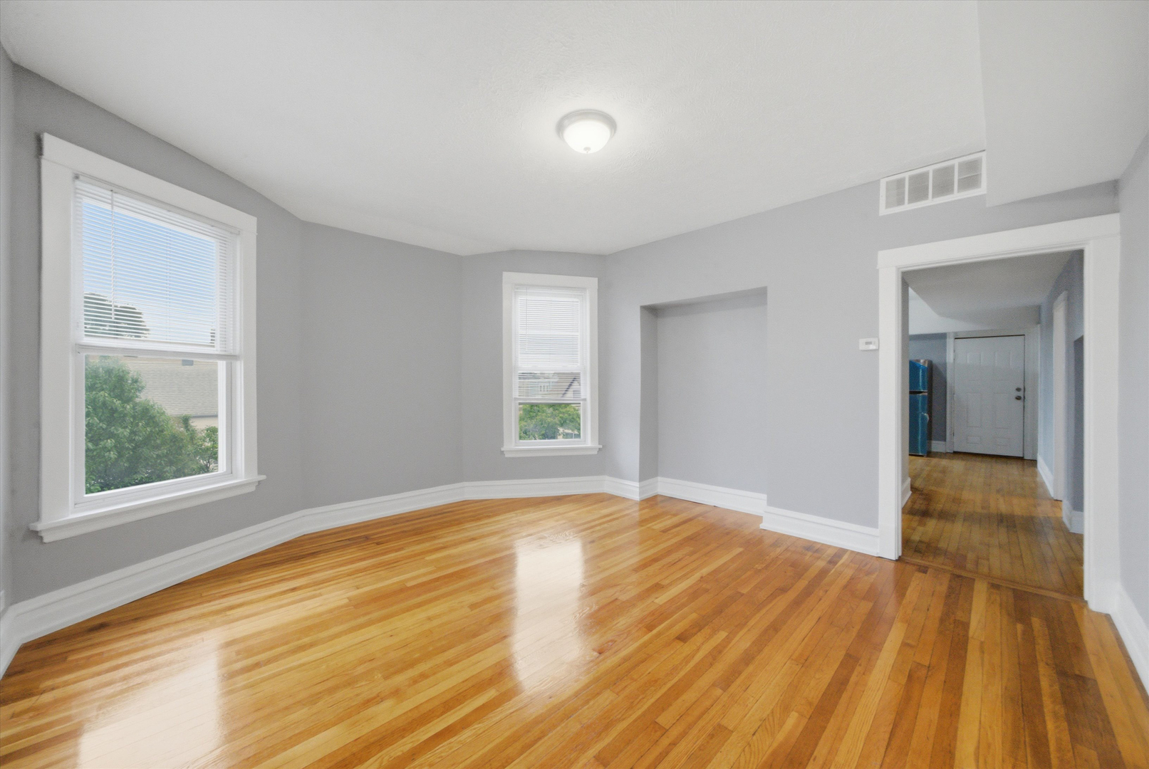 2050 N Kenneth Avenue Property Photo 6