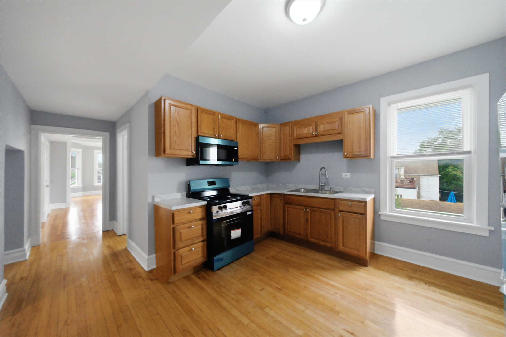2050 N Kenneth Avenue Property Photo 7