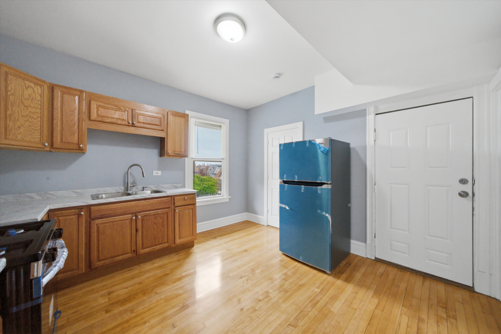 2050 N Kenneth Avenue Property Photo 8