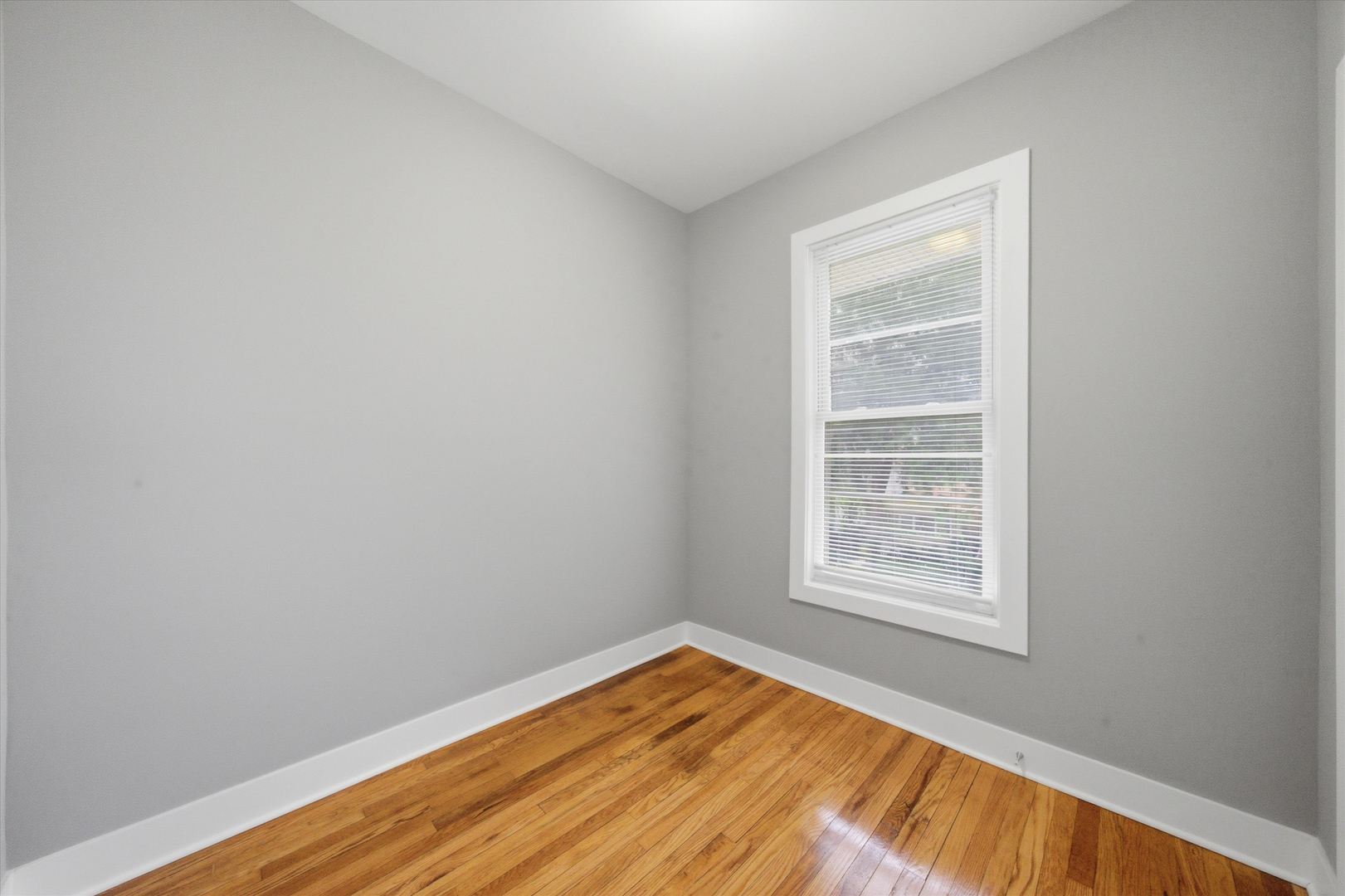 2050 N Kenneth Avenue Property Photo 12