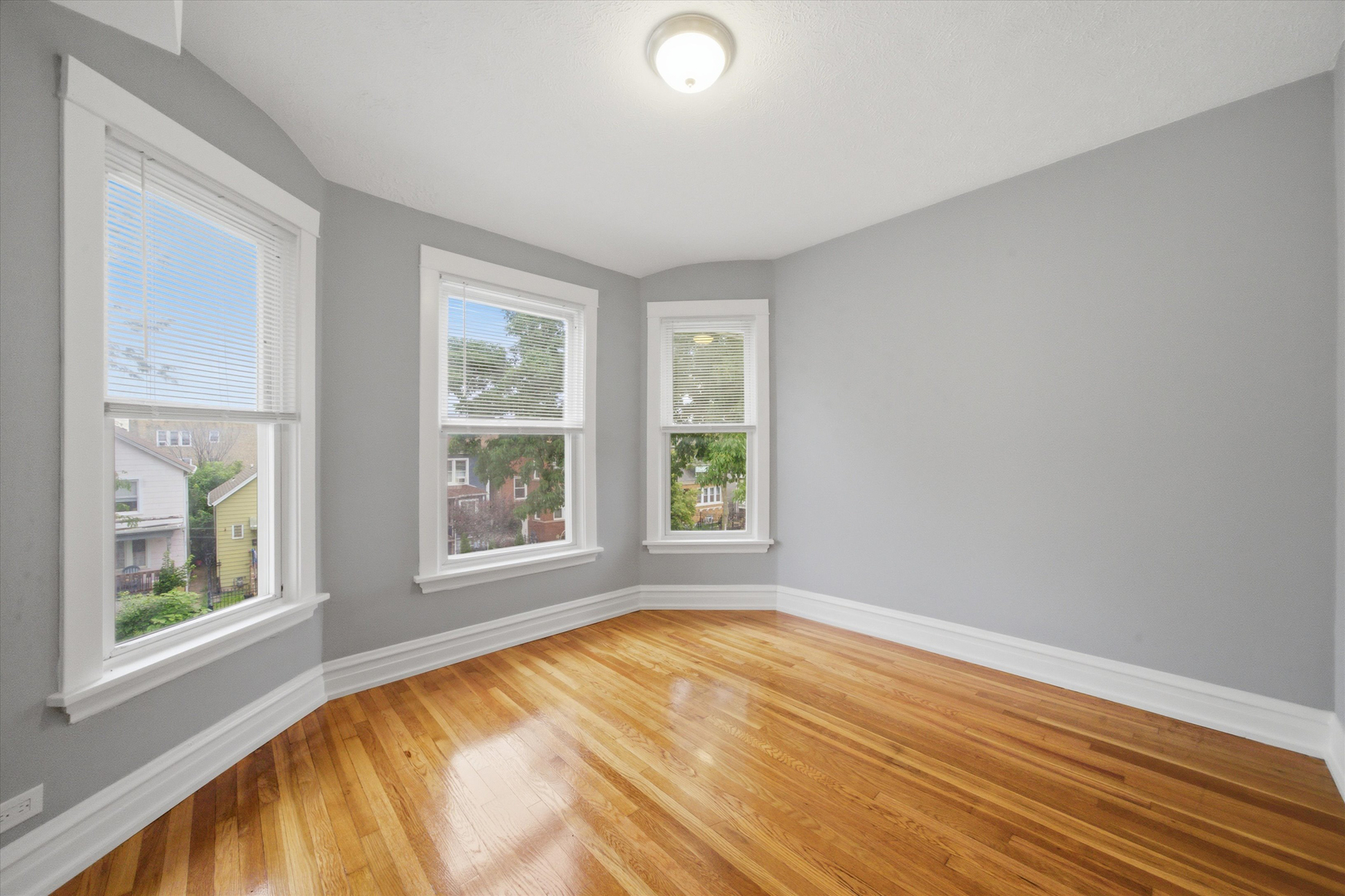 2050 N Kenneth Avenue Property Photo 15