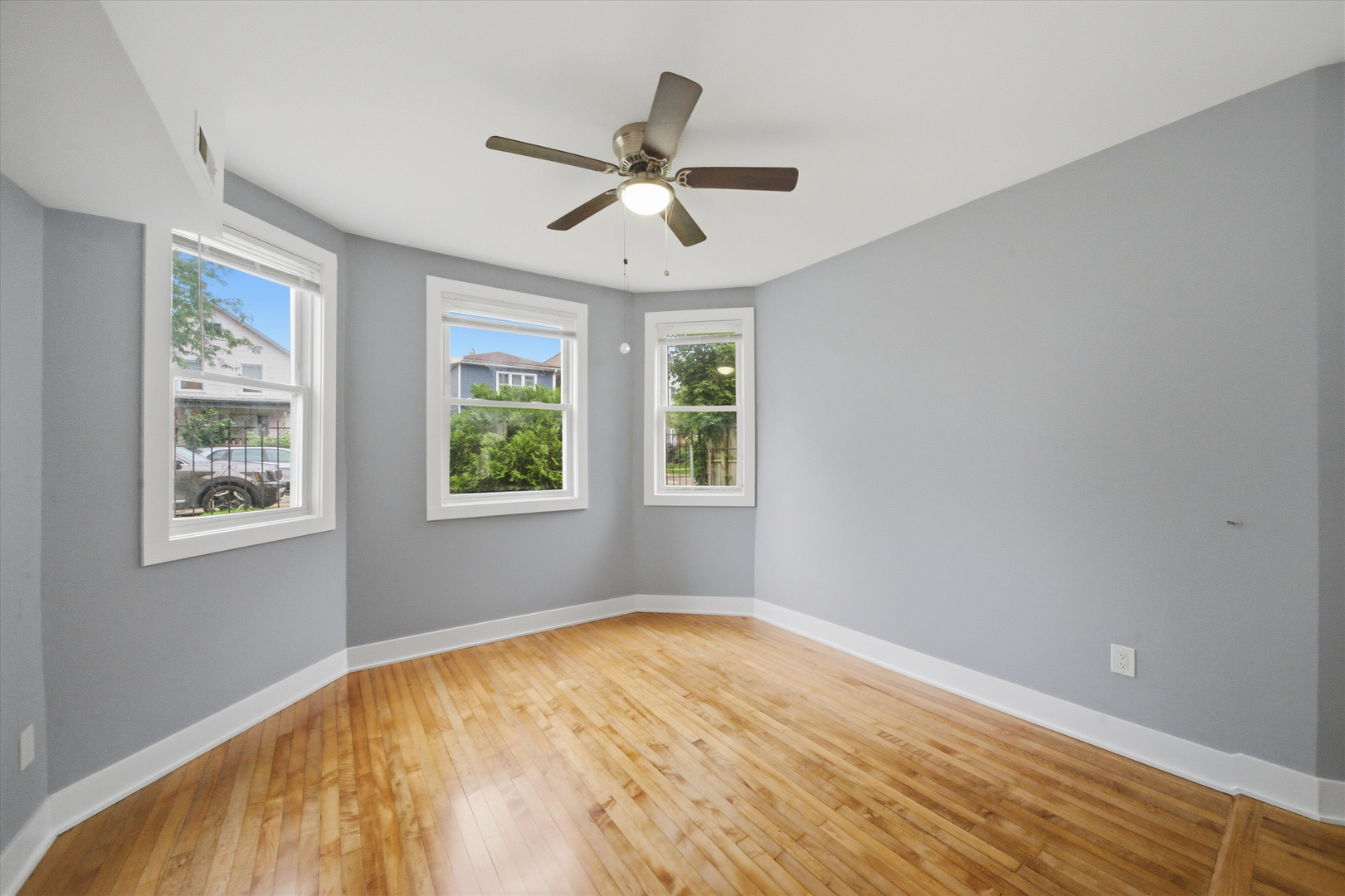 2050 N Kenneth Avenue Property Photo 16