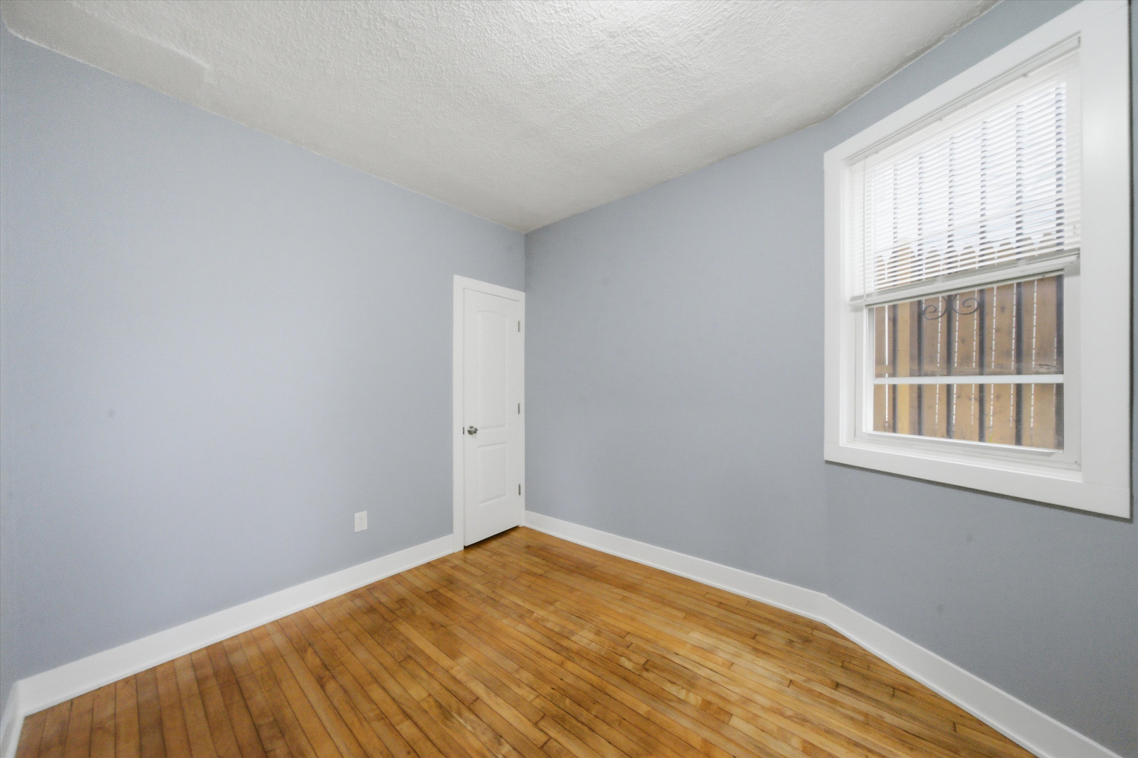 2050 N Kenneth Avenue Property Photo 18