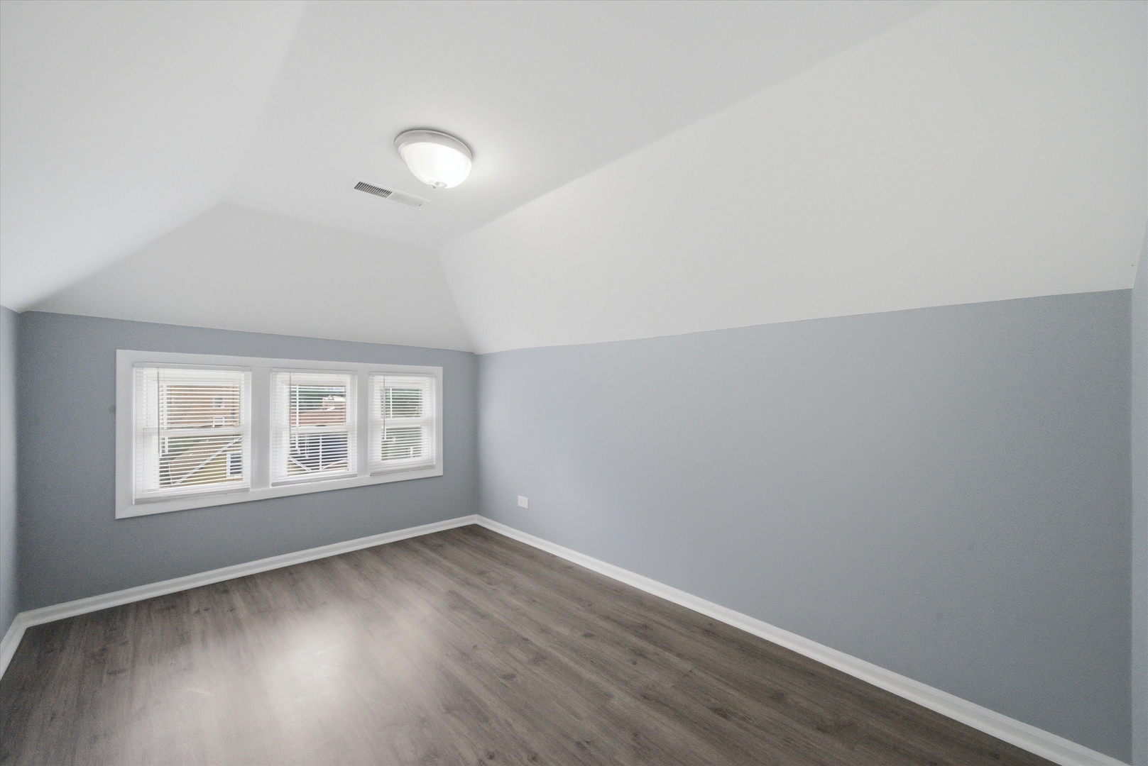 2050 N Kenneth Avenue Property Photo 24