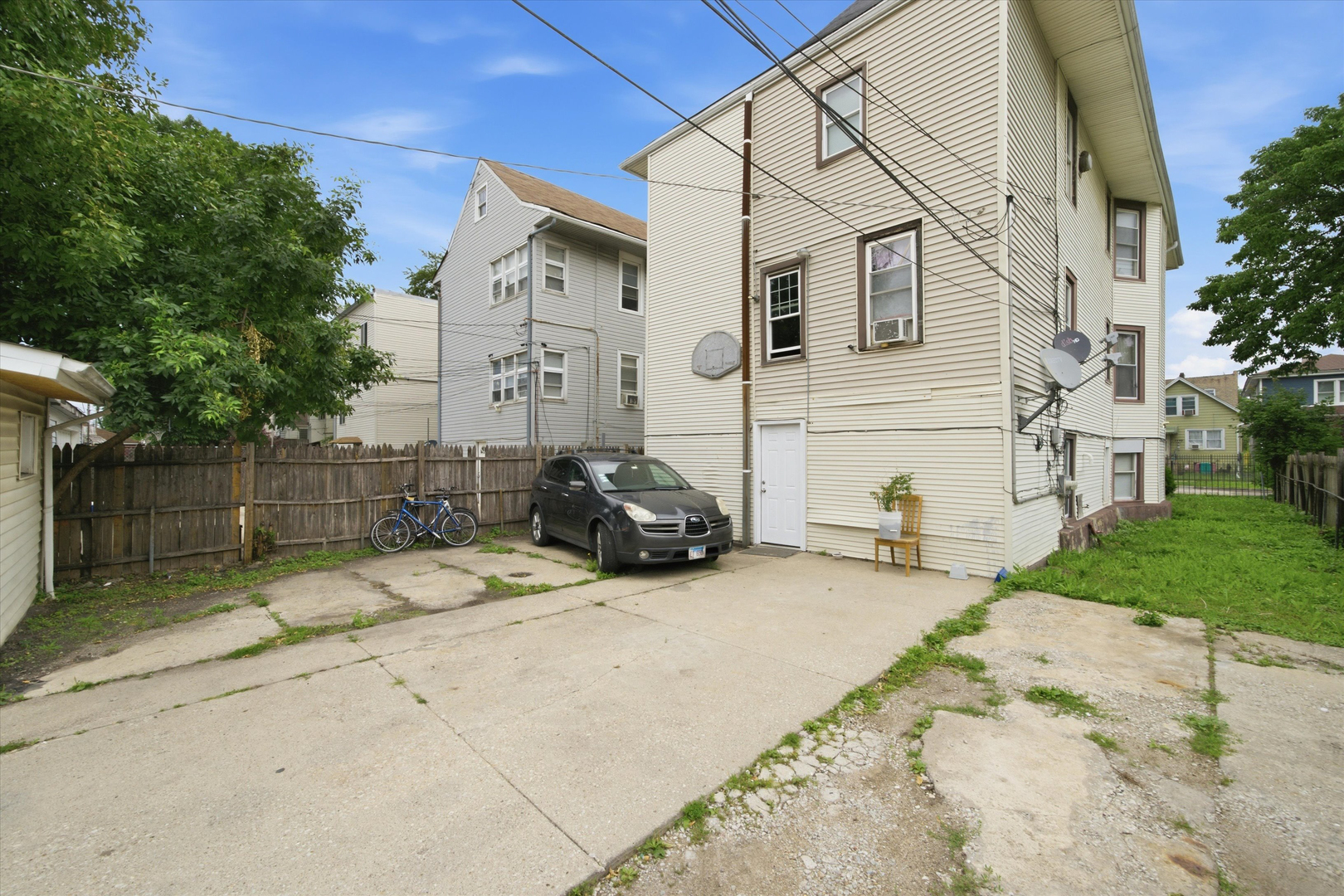 2050 N Kenneth Avenue Property Photo 28