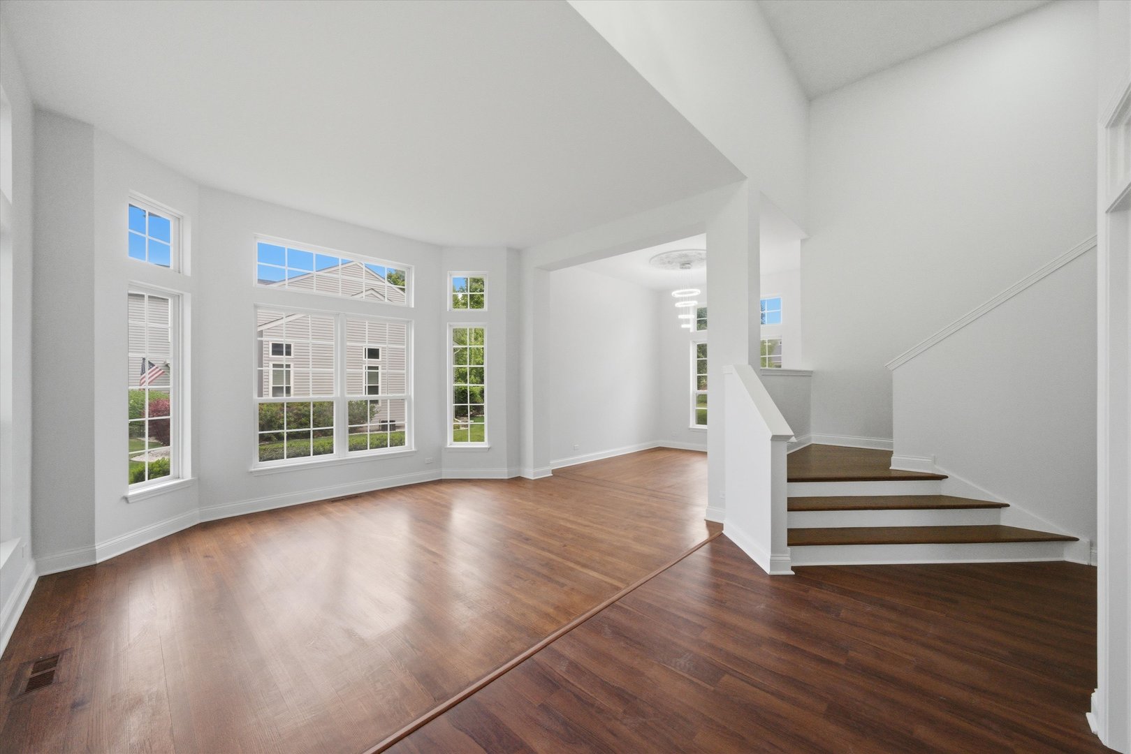 2210 Fieldcrest Drive Property Photo 4