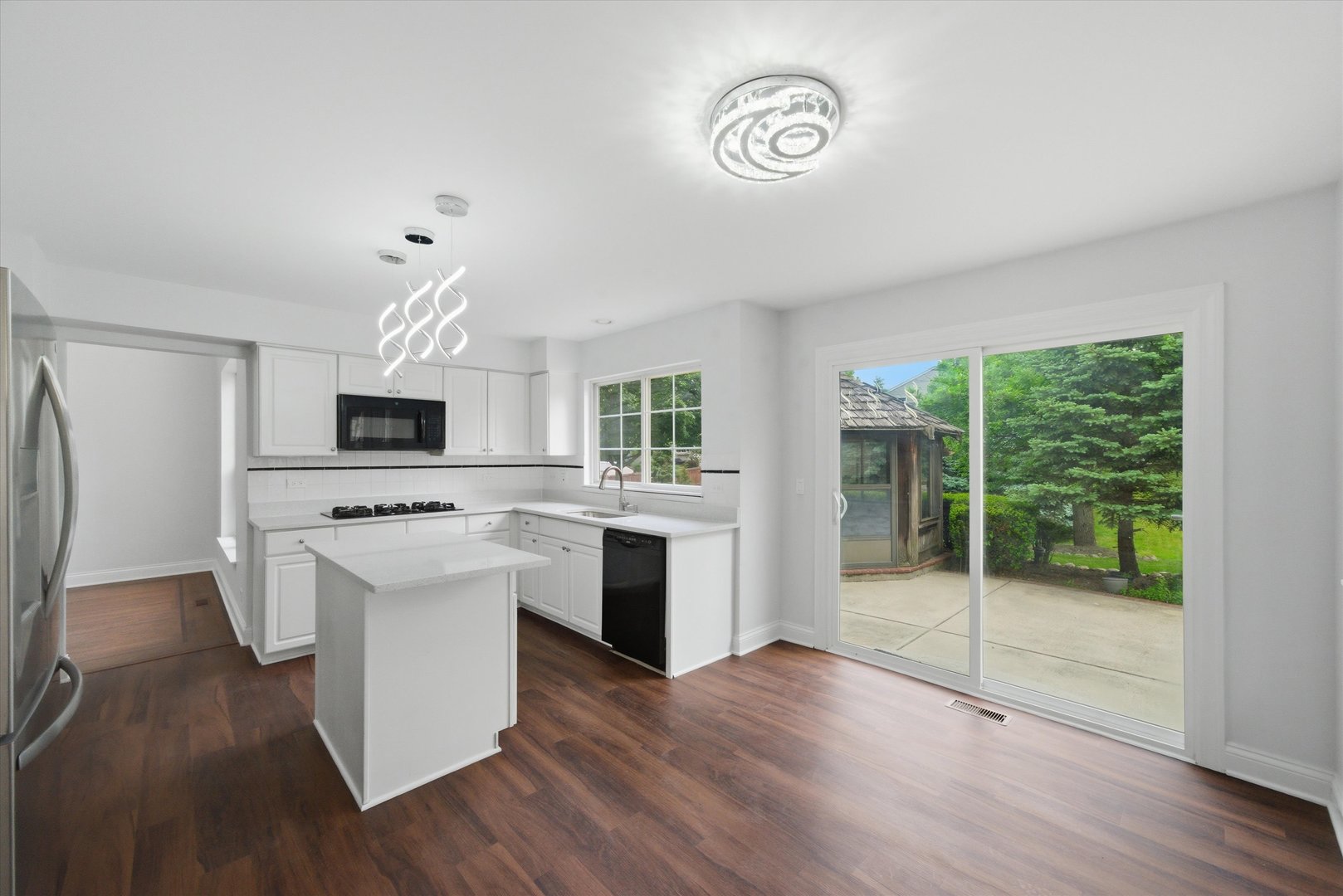 2210 Fieldcrest Drive Property Photo 10