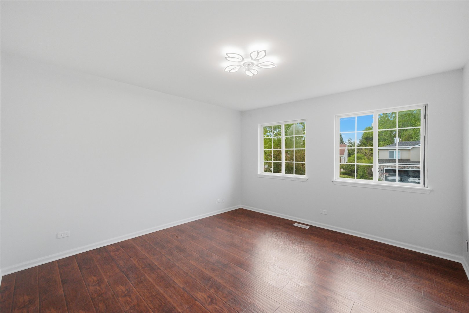 2210 Fieldcrest Drive Property Photo 18
