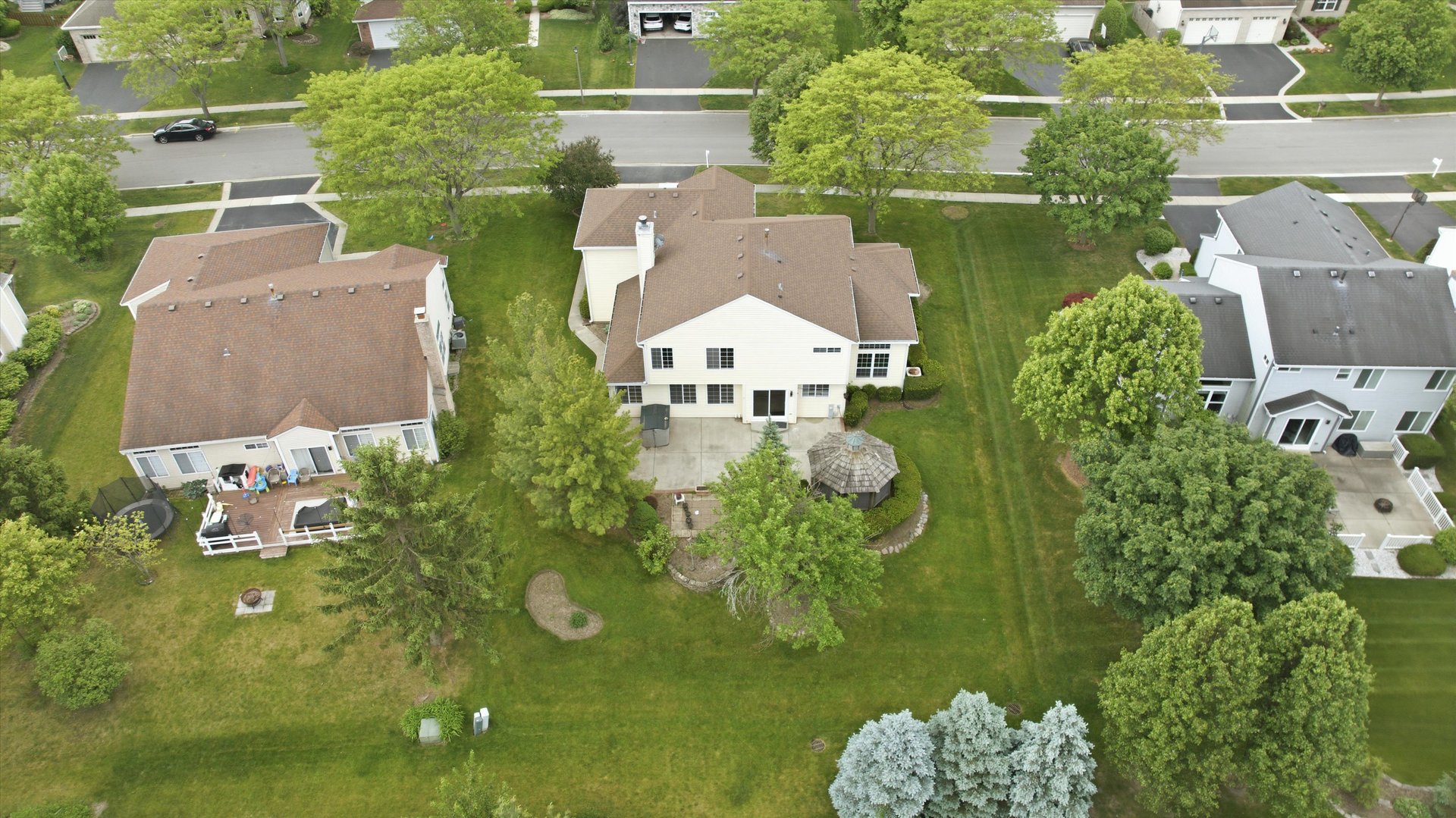 2210 Fieldcrest Drive Property Photo 28