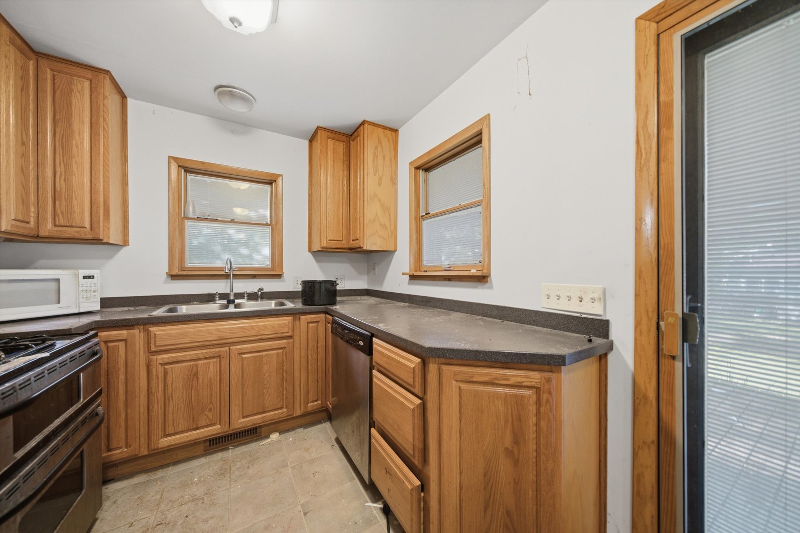 42396 N Willow Street Property Photo 7